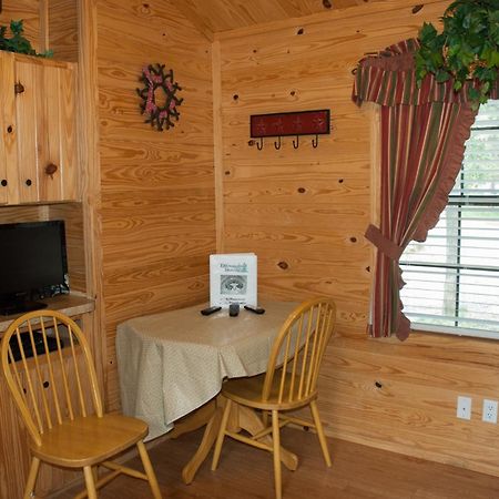 Medina Lake Camping Resort Cabin 3 Lakehills Ngoại thất bức ảnh
