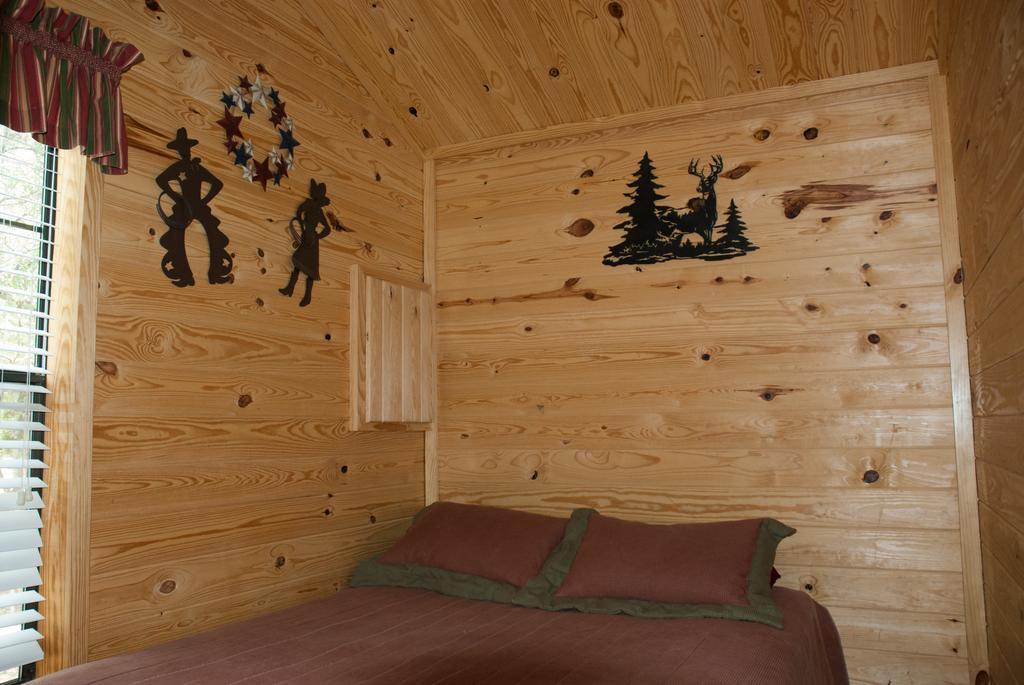 Medina Lake Camping Resort Cabin 3 Lakehills Ngoại thất bức ảnh
